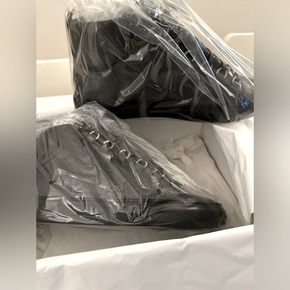 Balenciaga Hightop sneakers - Picture 1 of 11